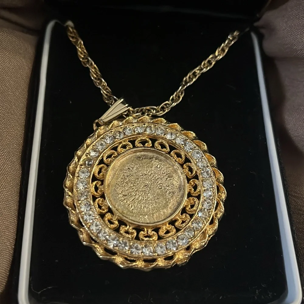 Regal Gems Gold and Silver Pendant Necklace - Picture 1 of 9